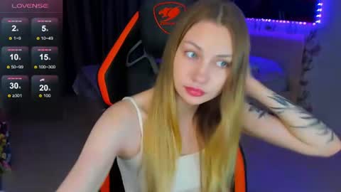 Snapshot of annie69kiss chatting on June 2026 07:49:01 PM Annie online show from June 2026 07:49:01 PM