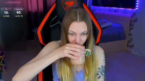 Snapshot of annie69kiss chatting on June 2026 11:01:02 AM Annie online show from June 2026 11:01:02 AM