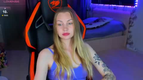 Snapshot of annie69kiss chatting on July 2026 04:02:01 PM Annie online show from July 2026 04:02:01 PM