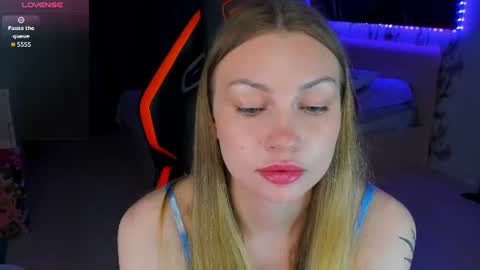 Snapshot of annie69kiss chatting on July 2026 08:18:01 PM Annie online show from July 2026 08:18:01 PM