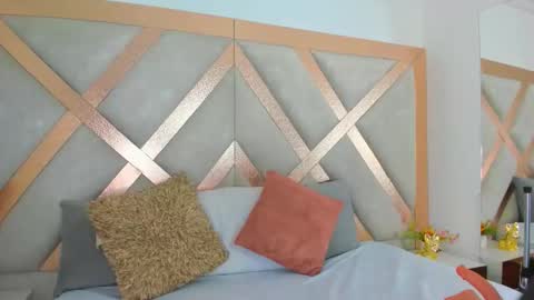 annie_coxx online show from April 2026 07:07:01 PM