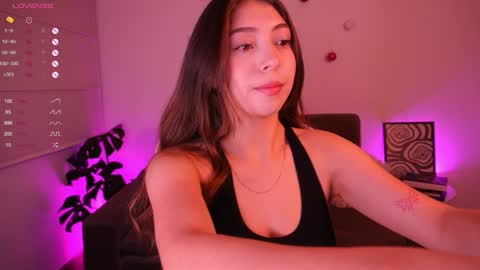 Snapshot of annie_evans24 chatting on December 2024 11:28:01 PM Annie Evans online show from December 2024 11:28:01 PM