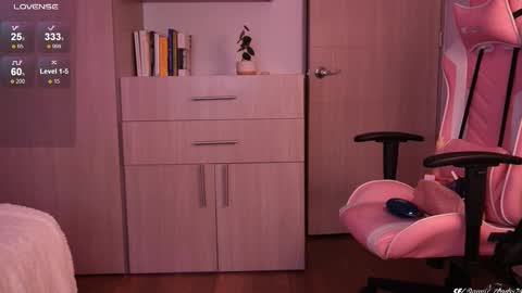 Snapshot of annie_evans24 chatting on March 2025 05:42:02 AM Annie Evans online show from March 2025 05:42:02 AM