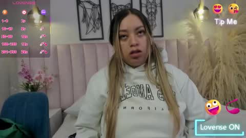 Snapshot of annie_karlsson__ chatting on September 2025 03:06:02 AM online show from September 2025 03:06:02 AM