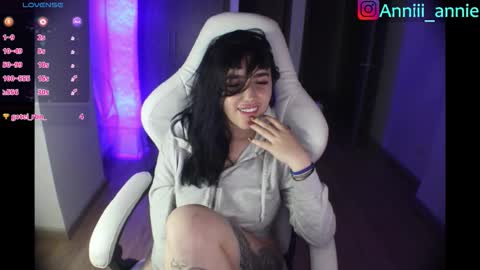 JEANNE no olvides seguirme dont forget follow me  uu online show from February 2026 11:28:02 PM