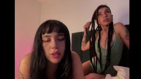 Snapshot of annie_snow_ chatting on May 2026 01:32:02 AM JEANNE no olvides seguirme dont forget follow me uu online show from May 2026 01:32:02 AM