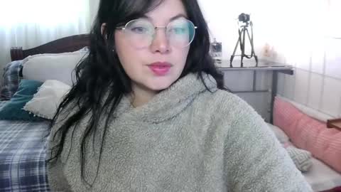 Snapshot of annie_swan_18 chatting on January 2025 03:58:01 PM LAURA - A n n i e S w a n online show from January 2025 03:58:01 PM