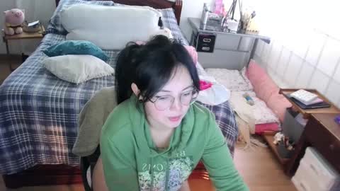 Snapshot of annie_swan_18 chatting on January 2025 04:05:01 PM LAURA - A n n i e S w a n online show from January 2025 04:05:01 PM