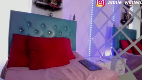 Snapshot of annie_winter1 chatting on January 2025 09:28:02 PM Annie online show from January 2025 09:28:02 PM