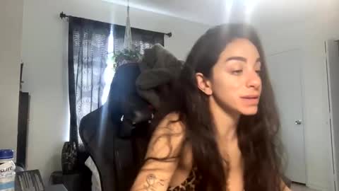 Snapshot of annie_xxx111 chatting on December 2024 07:18:01 PM annie_xxx111 online show from December 2024 07:18:01 PM