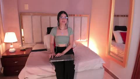 Annie Bluee online show from May 2026 12:36:02 PM