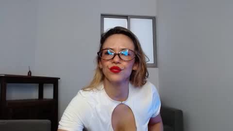 Snapshot of anniecervantez chatting on April 2026 04:37:01 PM Annie online show from April 2026 04:37:01 PM