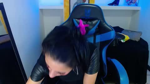 Anniee online show from February 2025 12:29:02 PM