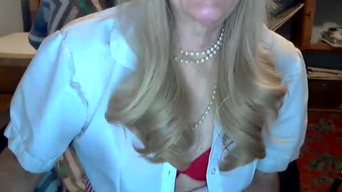 Snapshot of anniegurl chatting on December 2024 01:00:01 PM anniegurl online show from December 2024 01:00:01 PM