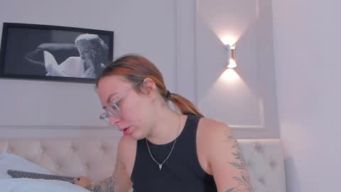 Snapshot of anniemartinezz chatting on February 2025 01:30:01 PM Annie online show from February 2025 01:30:01 PM