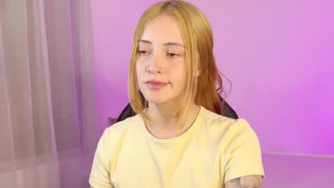 Snapshot of anniemora_ chatting on April 2026 02:28:01 AM Annie online show from April 2026 02:28:01 AM