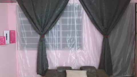 Snapshot of anniesparkle chatting on August 2026 01:37:01 AM Annie Sparkle online show from August 2026 01:37:01 AM