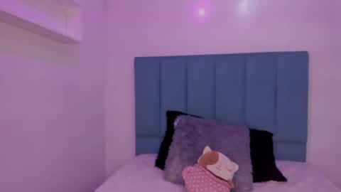 Annie Evans  online show from October 2025 02:25:02 PM