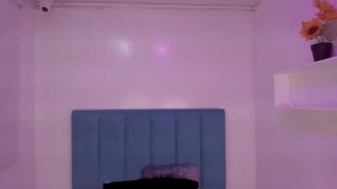 Annie Evans  online show from October 2025 04:16:02 PM