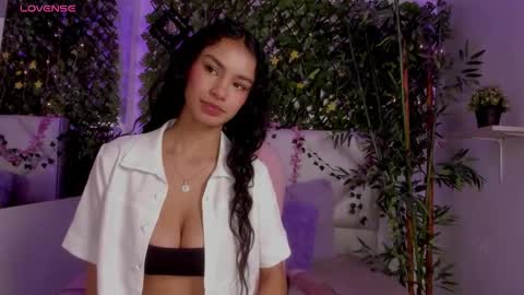 Annie Evans  online show from November 2025 04:06:01 PM