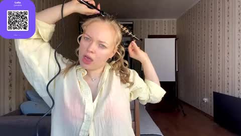 Snapshot of annikanorville chatting on May 2026 07:35:01 AM Hello My name is Lola online show from May 2026 07:35:01 AM