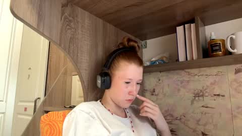 Snapshot of annitafreelove chatting on April 2026 12:17:02 PM Kira online show from April 2026 12:17:02 PM