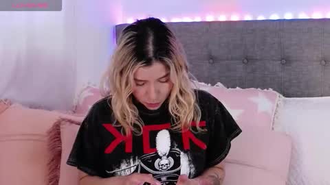 Antonella Lee online show from February 2026 07:19:02 PM