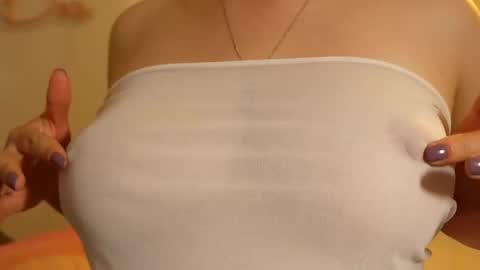 Snapshot of anny_dee chatting on October 2025 04:20:02 AM Anny online show from October 2025 04:20:02 AM