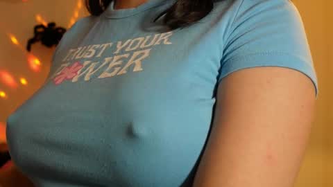 Snapshot of anny_dee chatting on October 2025 04:35:02 AM Anny online show from October 2025 04:35:02 AM