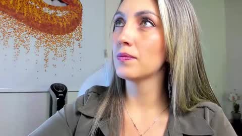 Anny online show from February 2025 12:58:02 PM