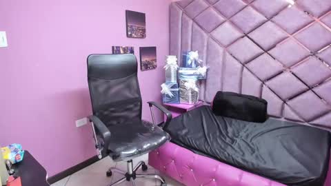 Anny online show from December 2024 04:16:02 PM