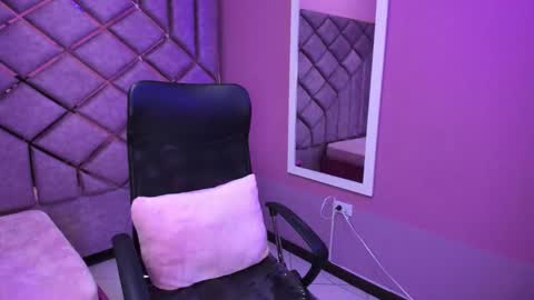 Anny online show from February 2026 06:59:02 PM