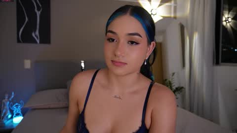 Snapshot of annyhizzle chatting on December 2025 02:50:02 AM online show from December 2025 02:50:02 AM