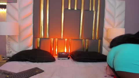 Anny online show from November 2025 12:31:02 PM