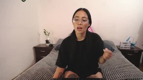 Snapshot of annyroberts_89 chatting on February 2025 12:03:01 AM Anny online show from February 2025 12:03:01 AM
