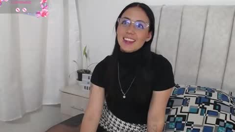 Snapshot of annyroberts_89 chatting on October 2025 09:58:02 PM Anny online show from October 2025 09:58:02 PM
