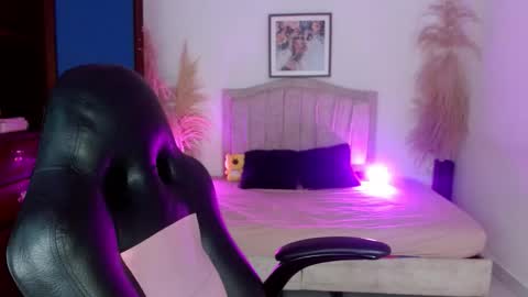 Snapshot of annyrusso chatting on February 2026 04:55:01 PM annyrusso online show from February 2026 04:55:01 PM