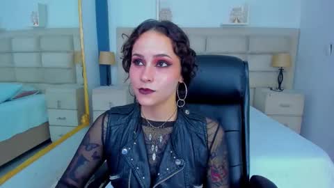 AnnyT online show from October 2025 10:09:01 PM