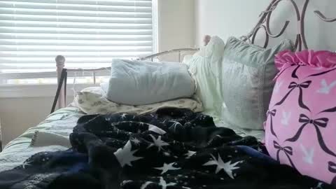 Snapshot of anon_bunny chatting on April 2026 06:23:01 PM anon_bunny online show from April 2026 06:23:01 PM