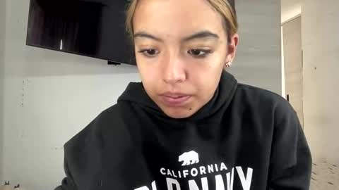 Snapshot of anotella_aa chatting on April 2026 07:58:02 PM anotella_aa online show from April 2026 07:58:02 PM