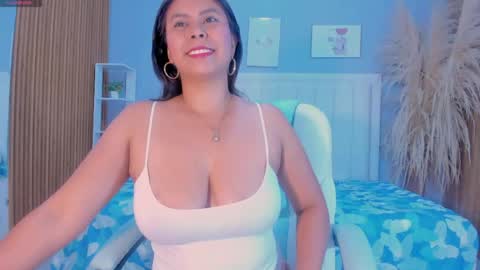 Snapshot of anthonella_lux chatting on April 2026 12:11:02 PM anthonella online show from April 2026 12:11:02 PM