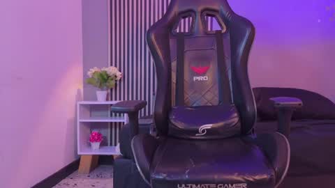 Snapshot of anthonella_smiith chatting on May 2026 05:12:01 AM Anthonella Smiith online show from May 2026 05:12:01 AM