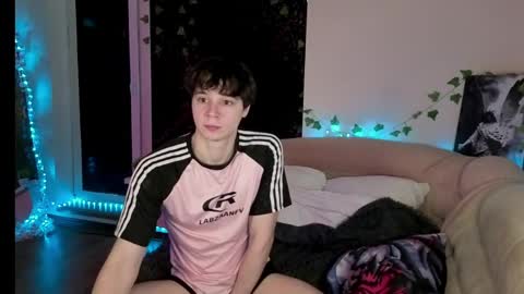 Snapshot of anthonycutie chatting on April 2026 05:47:02 AM Anthony online show from April 2026 05:47:02 AM