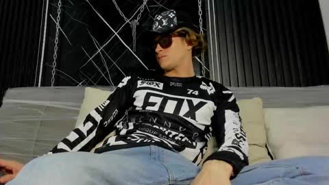 Snapshot of anthonystone_ chatting on May 2026 11:02:02 PM Anthonny online show from May 2026 11:02:02 PM