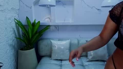 Antonela online show from September 2025 01:05:02 PM