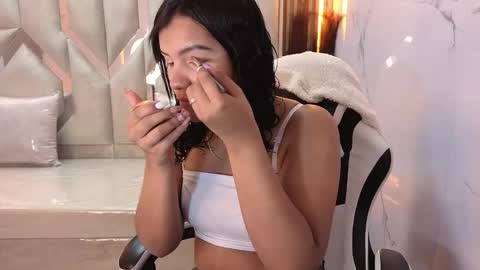 Antonela online show from December 2025 12:55:02 PM