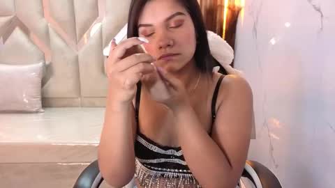 Antonela online show from December 2025 12:45:01 PM