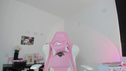 Snapshot of antonella_28_ chatting on March 2026 01:21:01 AM Antonella online show from March 2026 01:21:01 AM