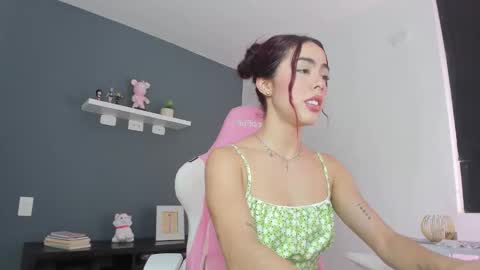 Snapshot of antonella_28_ chatting on April 2026 07:22:02 PM Antonella online show from April 2026 07:22:02 PM