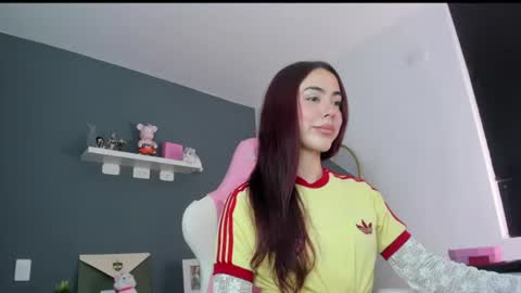 Snapshot of antonella_28_ chatting on June 2026 09:46:02 PM Antonella online show from June 2026 09:46:02 PM